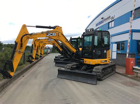 8 ton digger hire prices